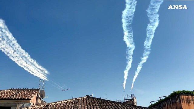Roma, prove congiunte di Frecce tricolori e Red Arrows in vista della visita dei reali britannici