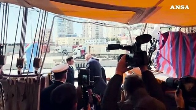 Vespucci, Crosetto in visita alla nave attraccata a Durazzo