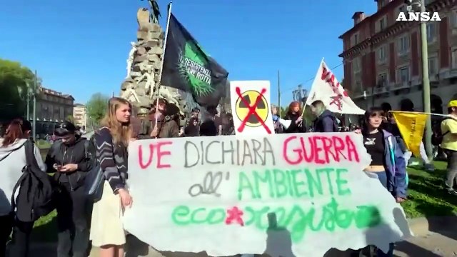 Fridays for future, in centinaia tornano in piazza a Torino
