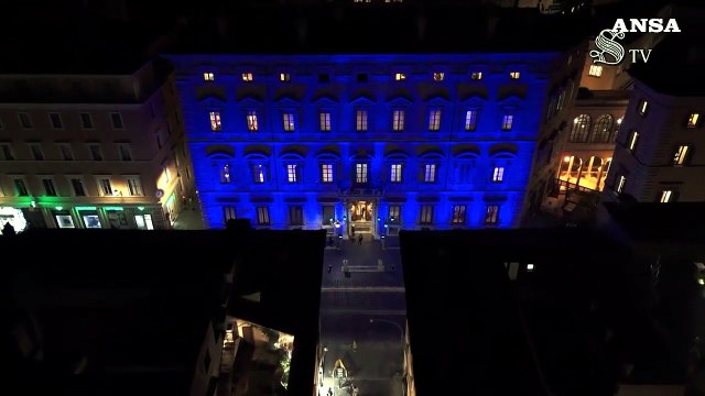Illuminata di blu la facciata di Palazzo Madama