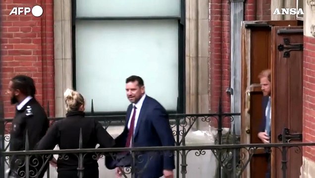 Harry lascia il tribunale di Londra dopo il primo giorno del processo di appello