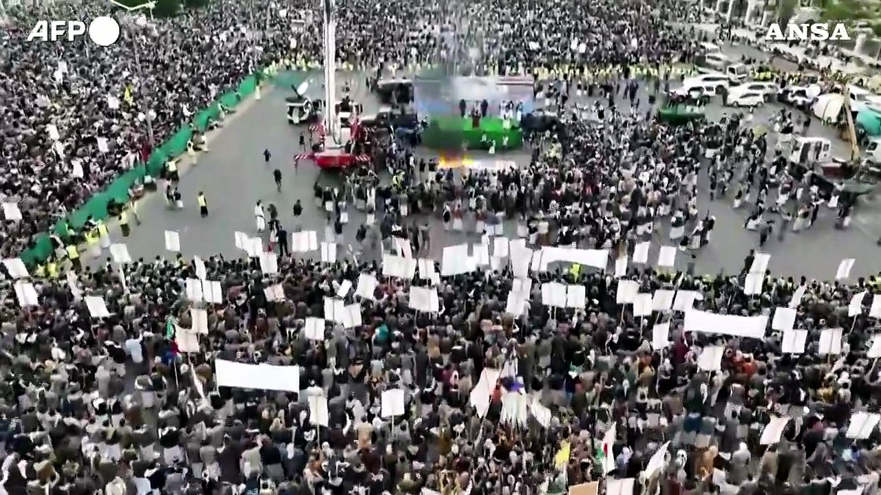 Yemen, mega-manifestazione Houthi contro gli Usa e in sostegno a Gaza