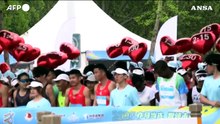 Pechino, al via la prima mezza maratona mondiale con robot umanoidi