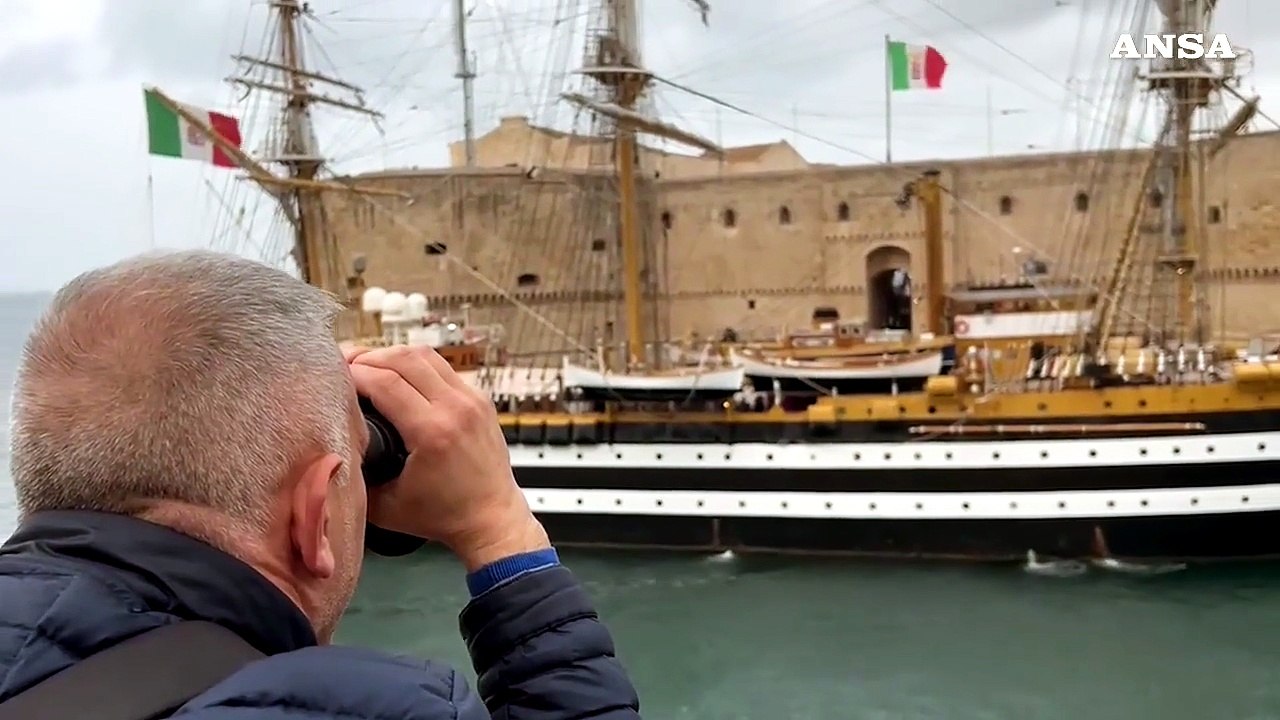 L'Amerigo Vespucci a Taranto per la 7/a tappa del Tour Mediterraneo