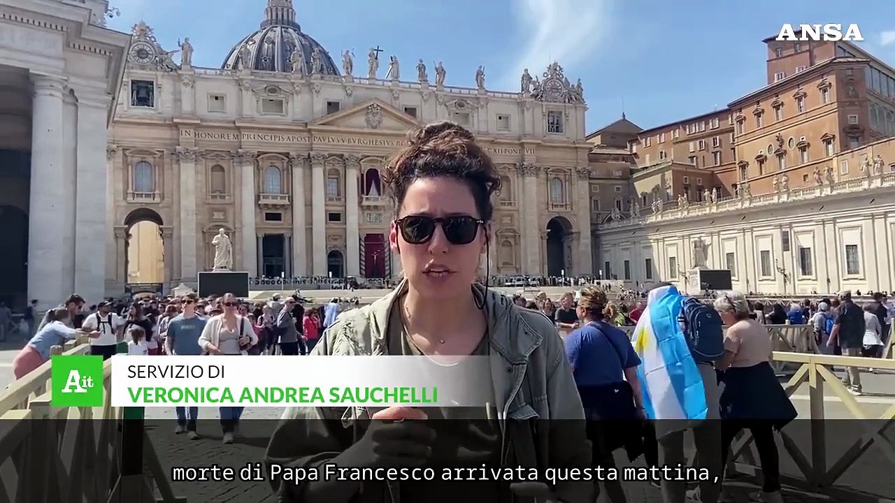 Folla a San Pietro, la salma del Papa sara' portata in Basilica mercoledi'