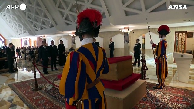 Le autorita' italiane rendono omaggio alla salma di papa Francesco