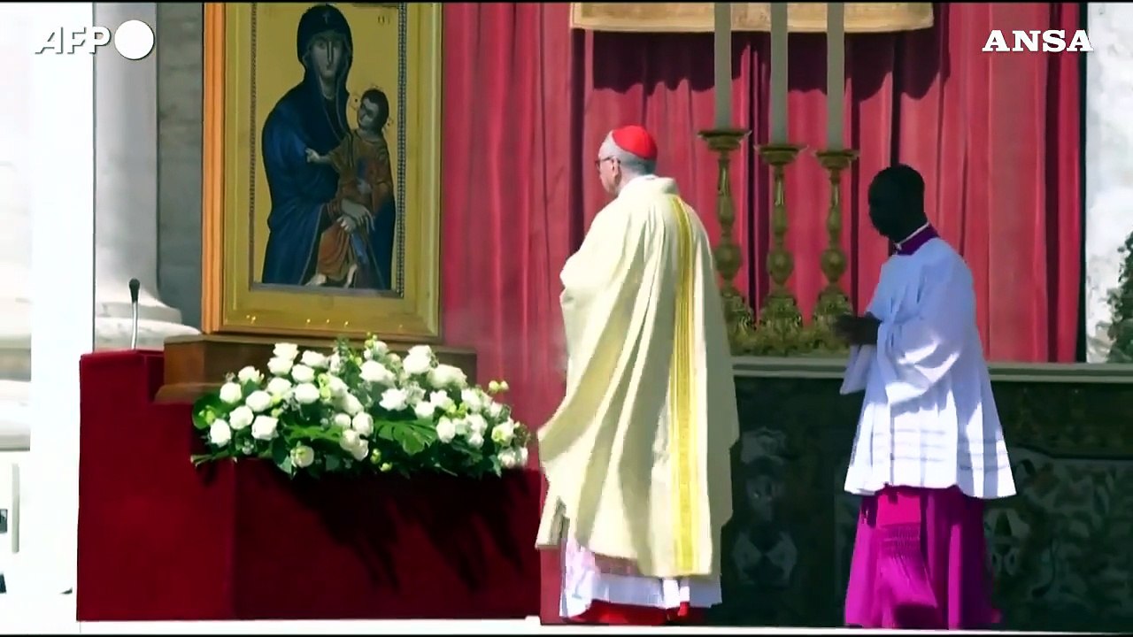 Papa Francesco, in 200mila a San Pietro per la messa in suffragio