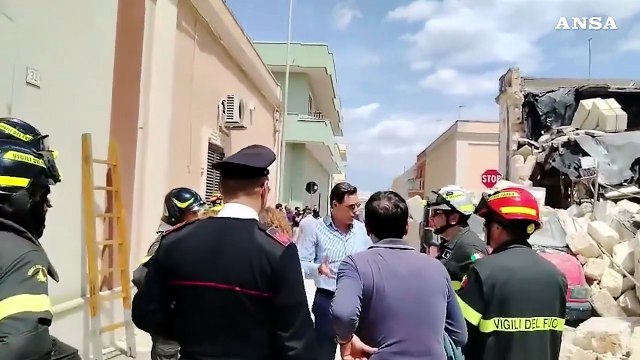 Crolla una palazzina in Salento, quattro operai feriti