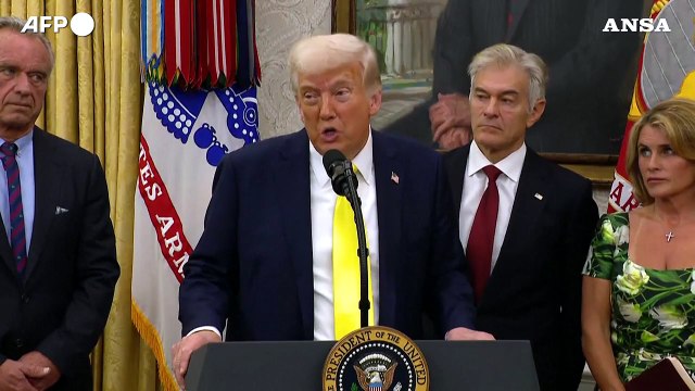 Ragazzina sviene nello Studio ovale, Trump ferma la conferenza stampa