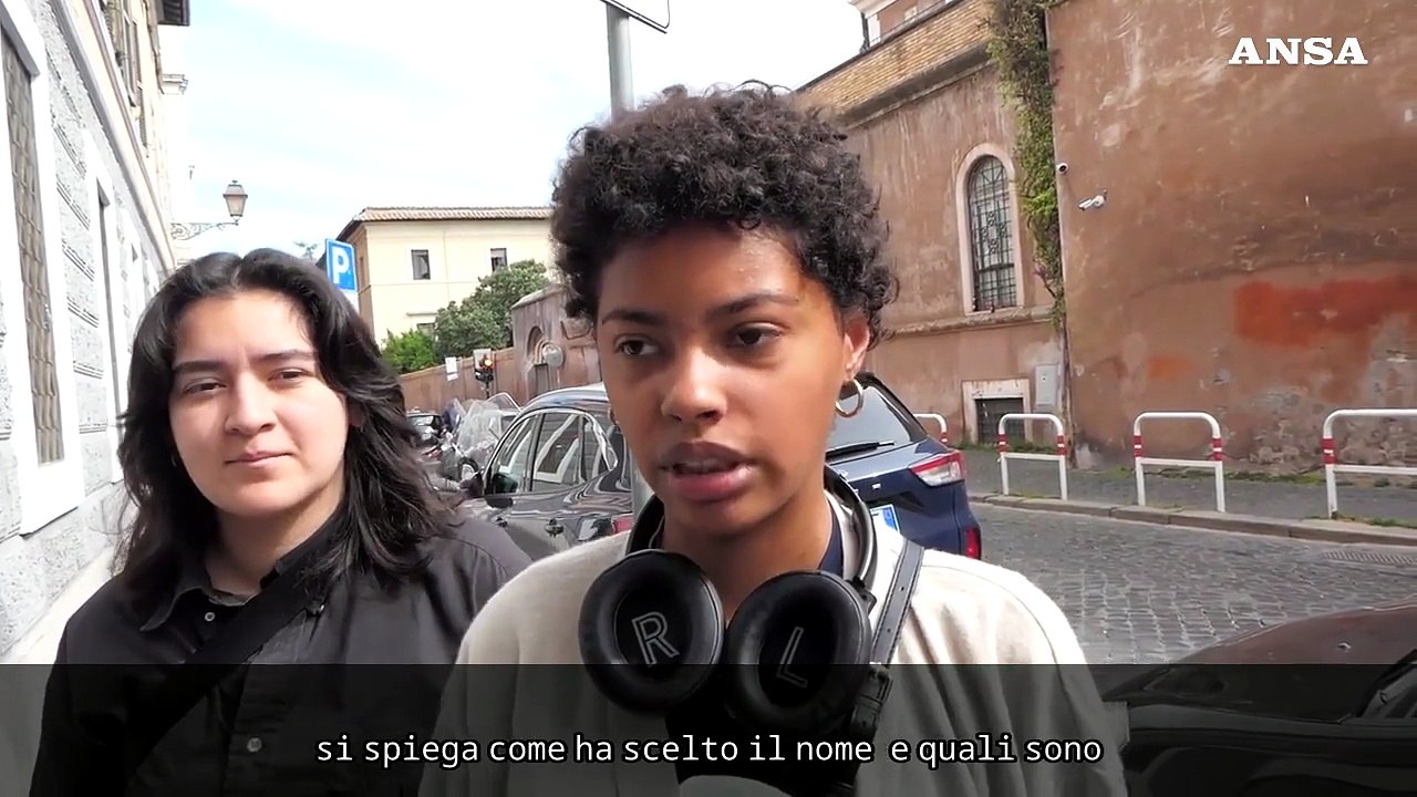 Leone XIV, primo papa americano,la reazione degli studenti a Roma