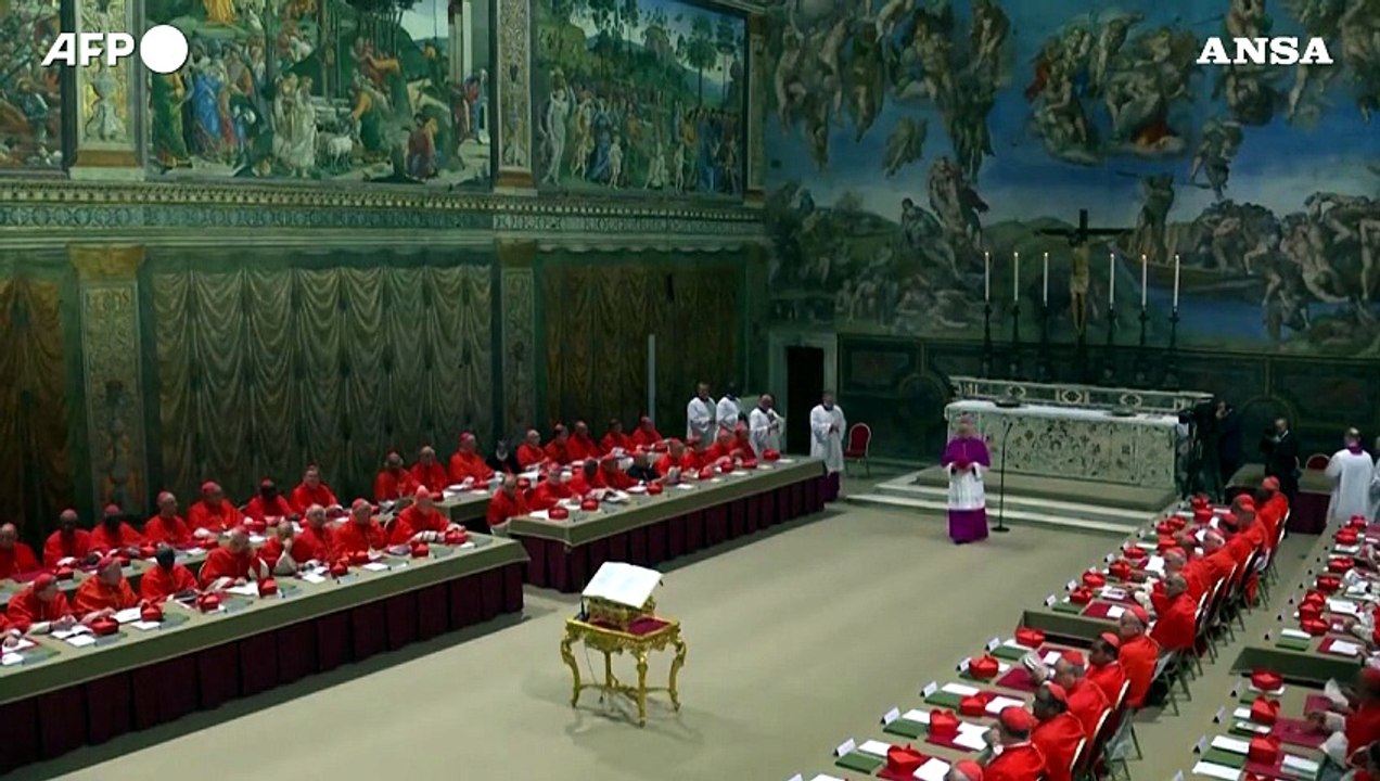 Si chiudono le porte della Cappella Sistina, inizia il conclave