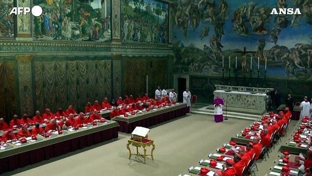 Si chiudono le porte della Cappella Sistina, inizia il conclave