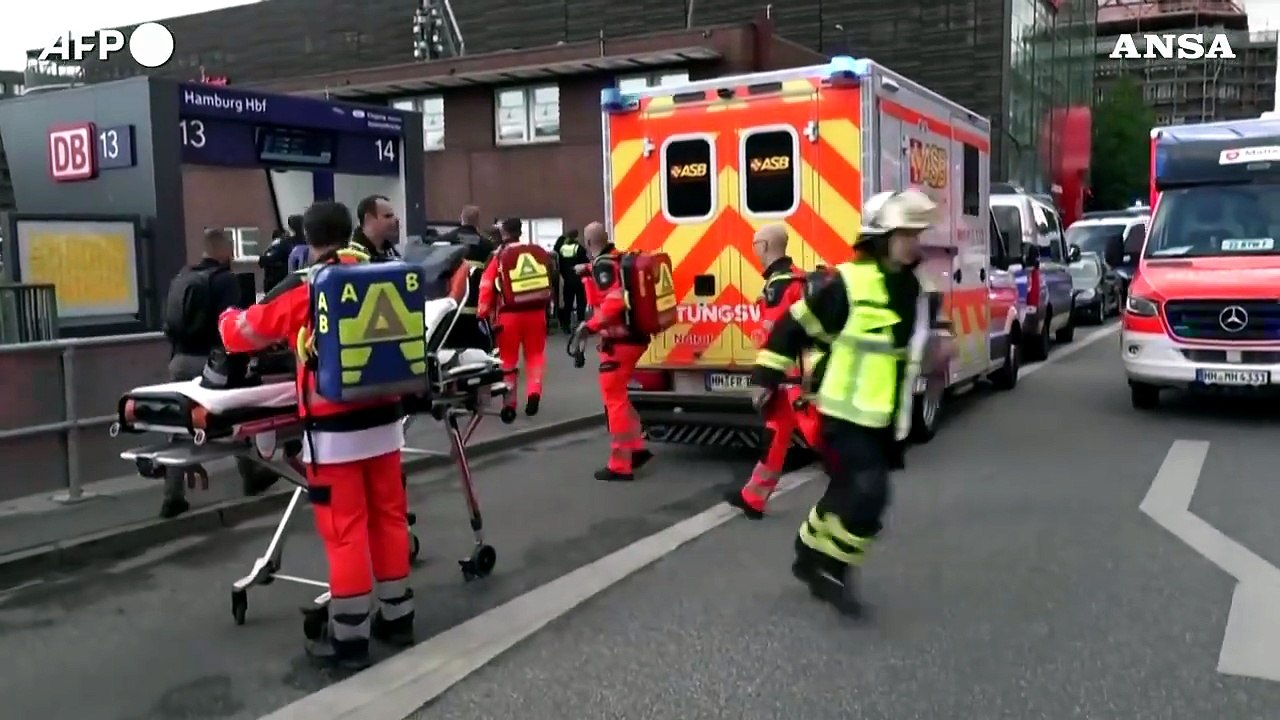 Attacco con coltello ad Amburgo: 12 i feriti, tre in pericolo di vita