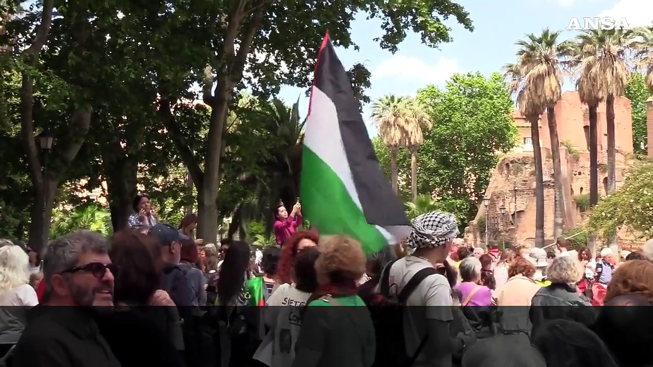"L'ultimo giorno di Gaza" a Roma: lenzuola bianche 'come sudari'