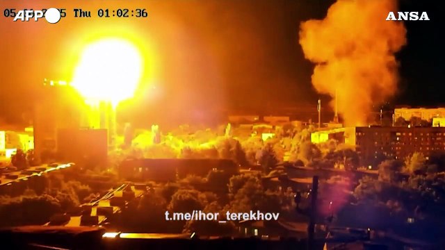 Attacco di droni russi sull'area residenziale di Kharkiv: almeno 17 feriti