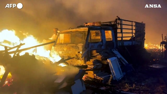 Cisgiordania, i coloni israeliani appiccano incendi nei villaggi palestinesi