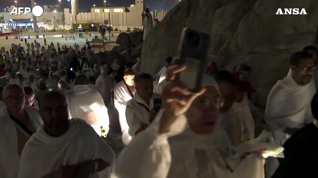 I pellegrini musulmani sul Monte Arafat per il culmine dello Hajj