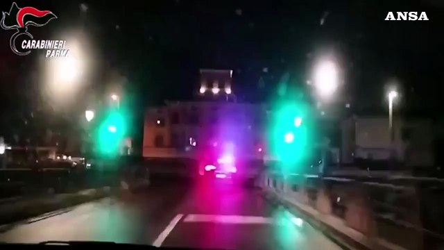 Parma, rogo in appartamento: madre e figlio salvati in extremis