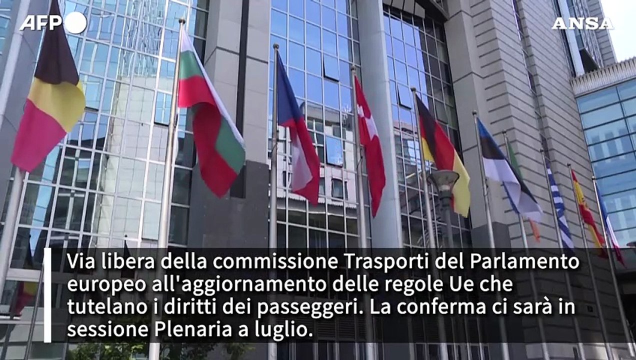 Voli low cost, altola' dell'Europa: il bagaglio a mano deve essere gratuito