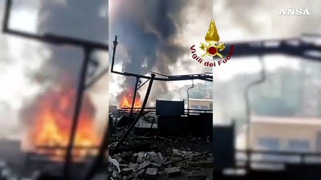 Esplosione in un distributore di benzina a Roma, evacuato un centro estivo