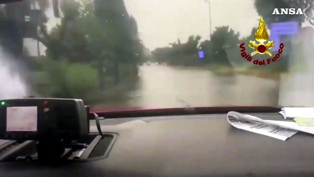 Maltempo, soccorsi al lavoro a Modena. Comuni: Evitare gli spostamenti