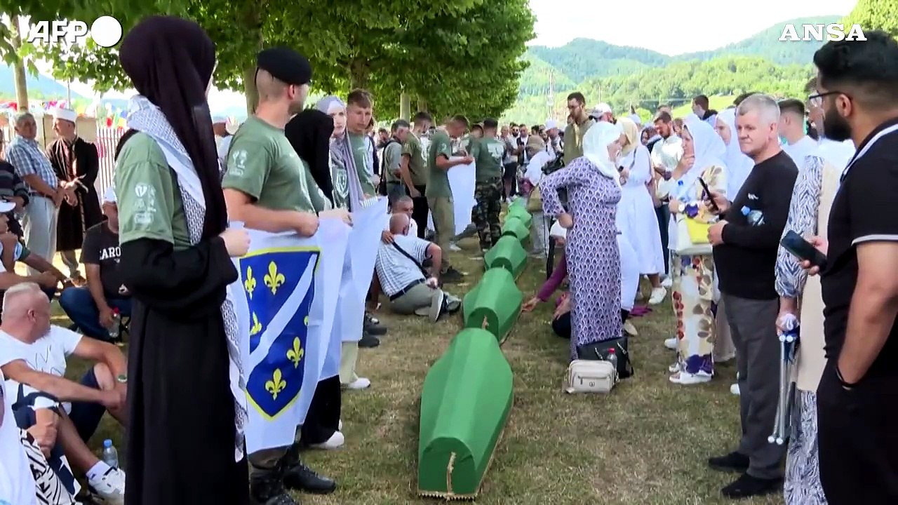 Srebrenica 30 anni dopo, l'omaggio alle vittime del genocidio