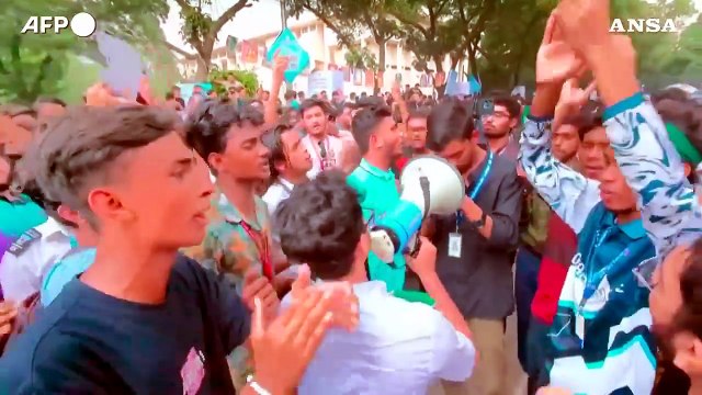 Bangladesh, scontri alla protesta degli studenti per la strage nella scuola