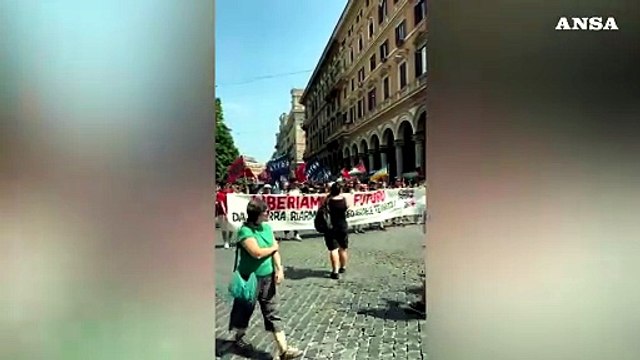 Disarmiamoli , al via corteo pro-Pal e Potere al Popolo a Roma