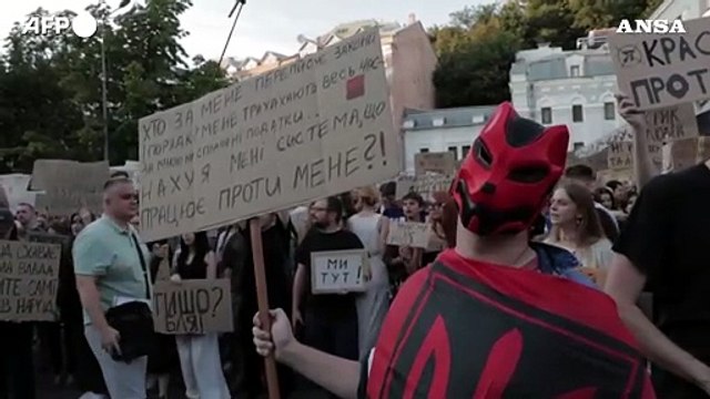 Ucraina, forti proteste contro la legge che limita l'indipendenza delle agenzie anticorruzione
