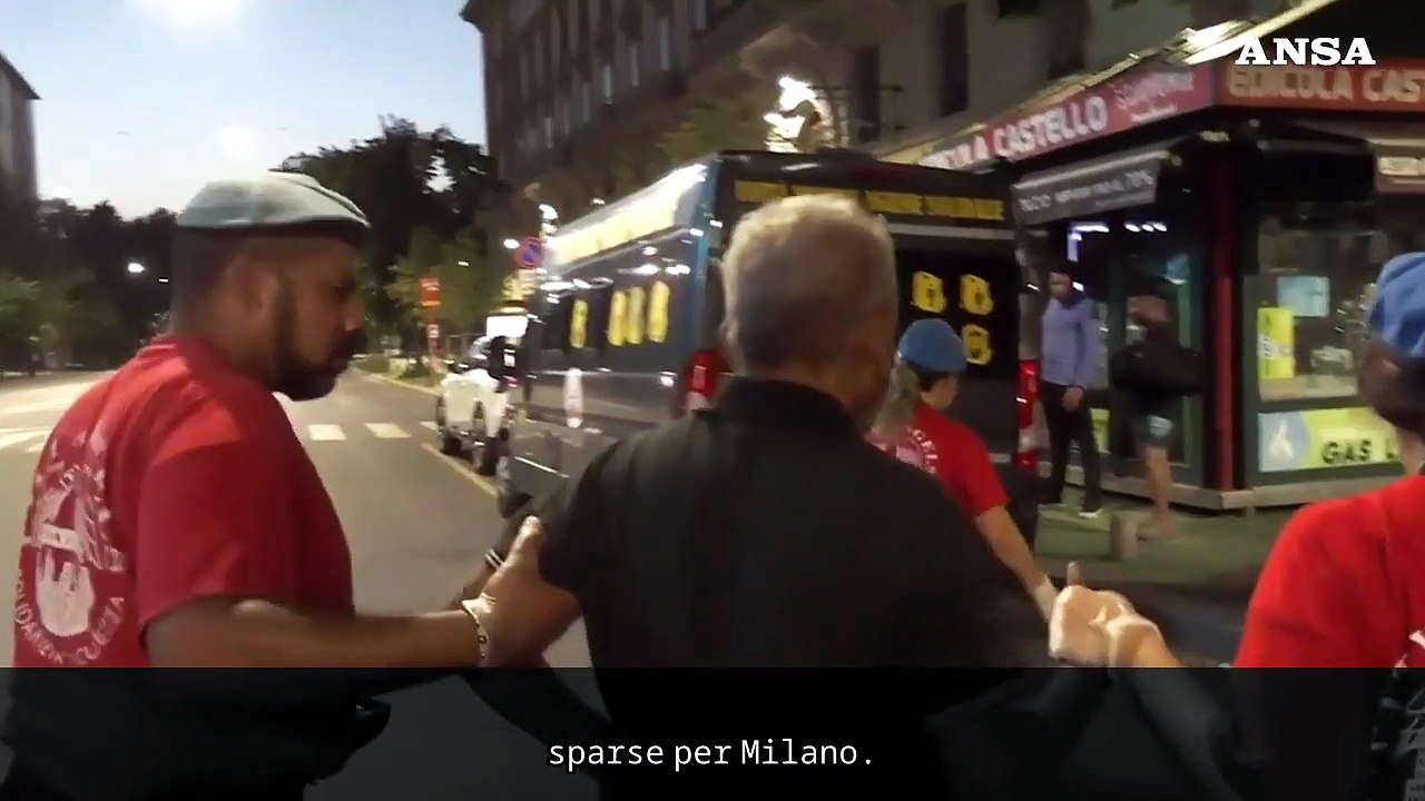Dai City Angels doccia e cibo per i senzatetto a Milano