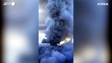 Un vulcano russo dormiente erutta per la prima volta in 450 anni