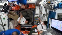 Aperto il portello della Crew Dragon, ora sono in 11 sulla Iss