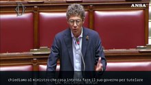 Magi interroga Lollobrigida con fiore di marijuana all'occhiello