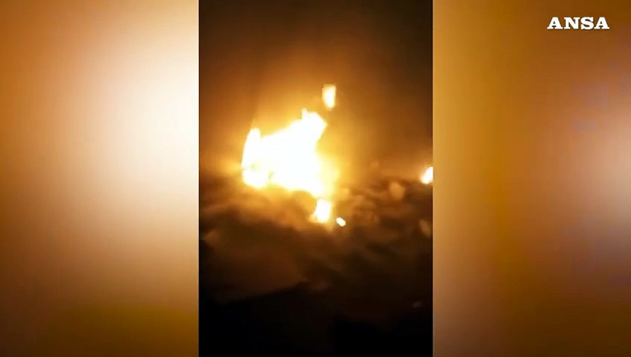 Gaza, colpita la sede della Mezzaluna Rossa palestinese: un morto e tre feriti