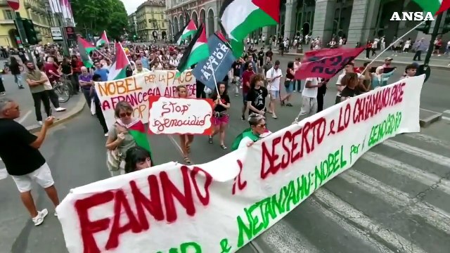Torino, corteo pro-Palestina sfila per le vie del centro