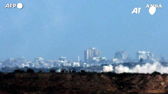 Fumo si alza al confine di Gaza mentre l'IDF intensifica le operazioni militari