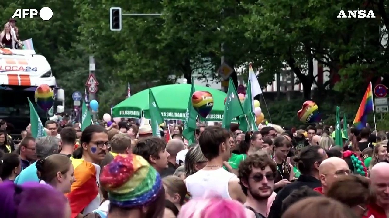 In migliaia a Berlino per l'evento Lgbtq+ Pride