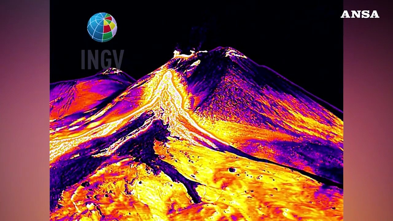 Etna, l'attivita' del vulcano dal cratere di sud-est