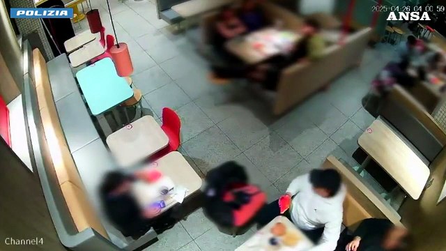 Brutale aggressione omofoba in un fast food a Catania, ordinanza per due
