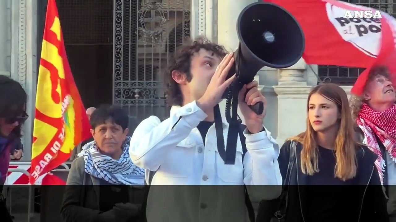 Presidio pro-Pal a Palazzo Marino: "Stop al rinnovo del gemellaggio con Tel Aviv"