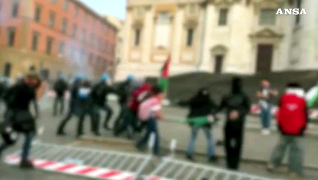 Manifestazione a Roma, scontri a Santa Maria Maggiore: fermati circa 100 manifestanti