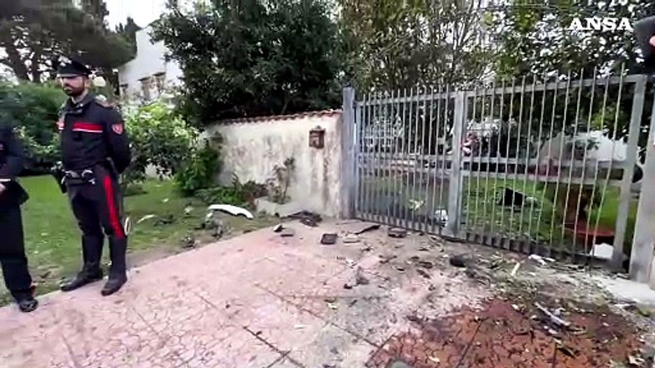 Esplode sotto casa l'auto di Ranucci, le forze dell'ordine sul posto