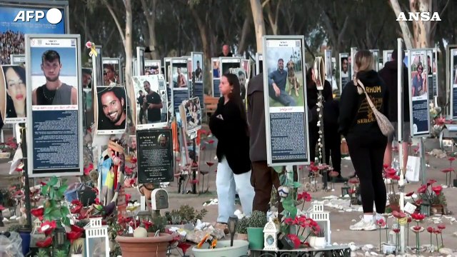 L'anniversario del 7 ottobre, le famiglie delle vittime sul luogo della strage