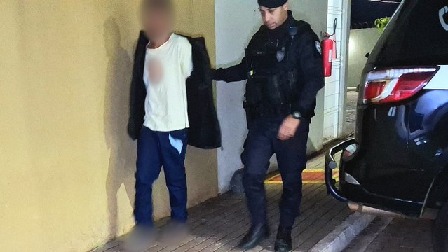 Homem é preso após ameaçar ex-companheira com faca no Periolo