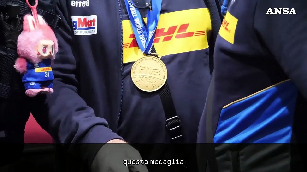 Accoglienza trionfale a Fiumicino per gli azzurri della pallavolo