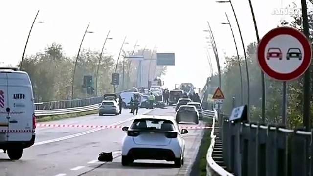 Scontro tra auto sulla tangenziale sud di Bergamo, due morti
