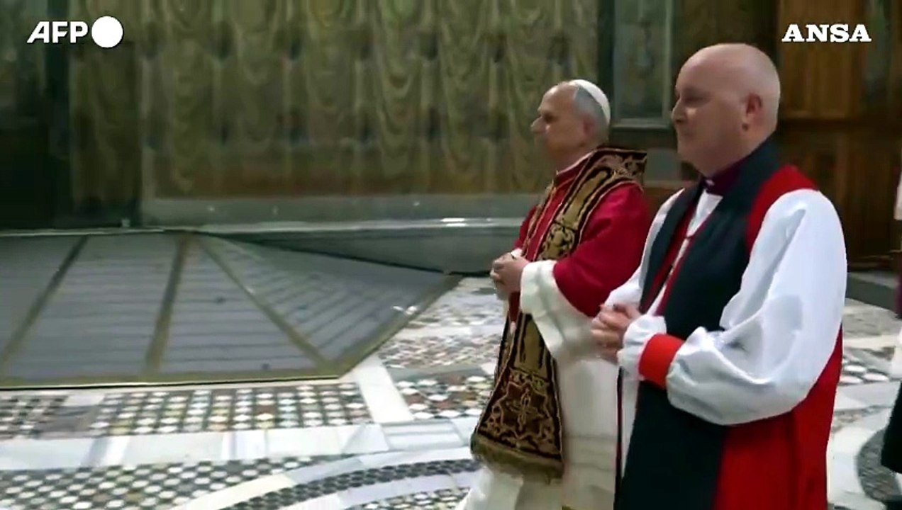 Il Papa e Re Carlo pregano insieme per la prima volta nella loro storia