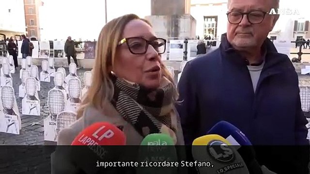 Morti nelle carceri, flash-mob con 72 sagome senza volto davanti a Montecitorio