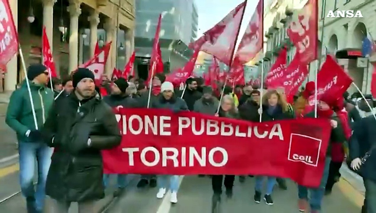 Sciopero generale, corteo Cgil a Torino contro la manovra