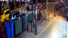 Καλλιθέα: Η στιγμή που ο μηχανόβιος παρασύρει την 71χρονη